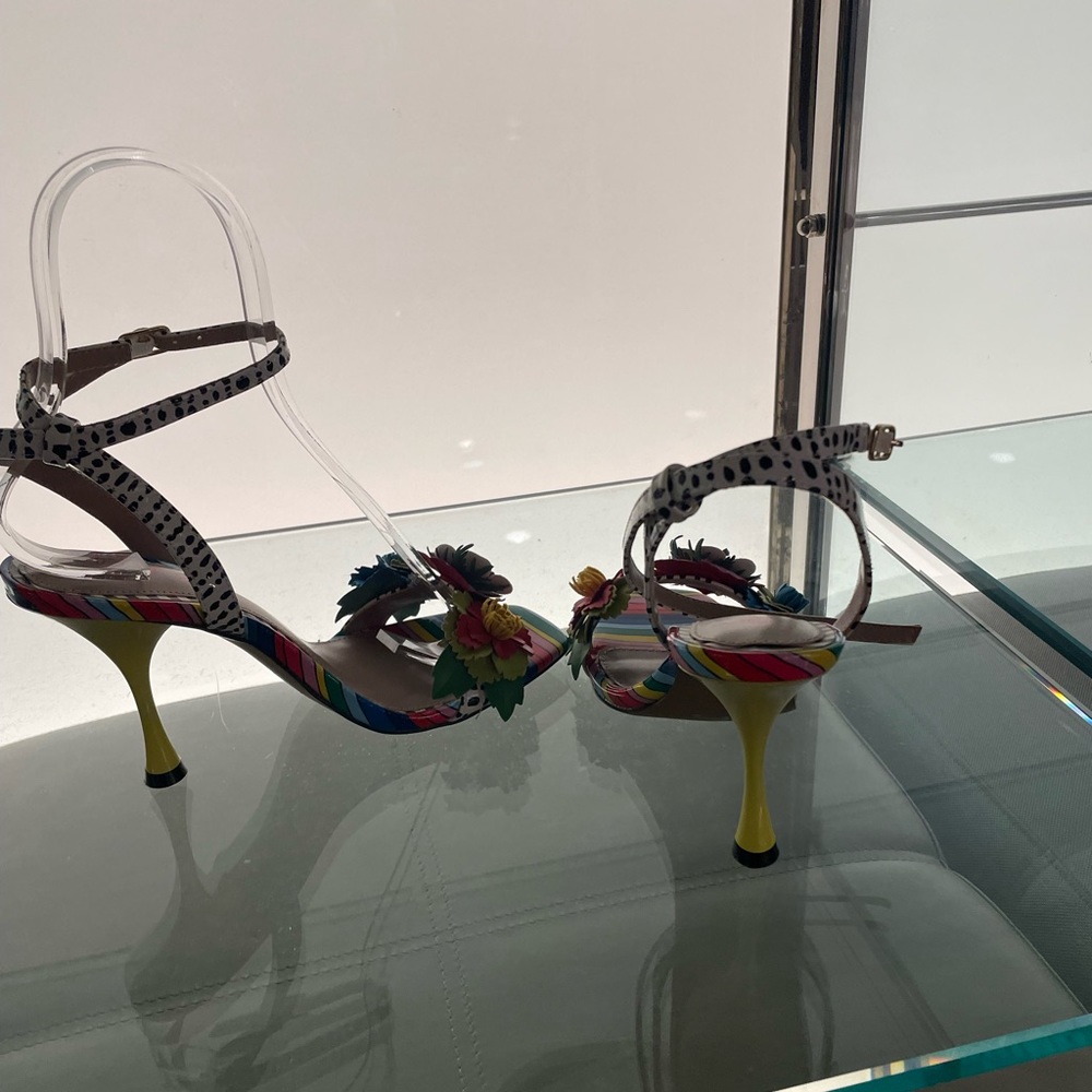 Heels - Picture 2 of 3